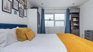 2 bedrooms, iron/ironing board, Internet, bed sheets