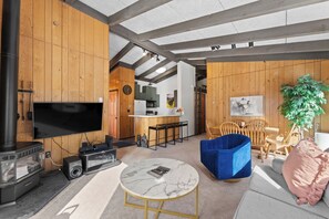 TV, fireplace - Top Floor Condo with Scenic Mountain Views! 2 Minute Walk to Nearest Ski Lift (Keystone)