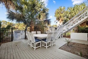 Outdoor dining - Private Pool, Walk to Beach, Ocean & Golf Course Views 780 Marlin Drive (Fripp Island)