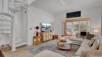 Condo, Multiple Beds (Links Clubhouse 15) | Living area