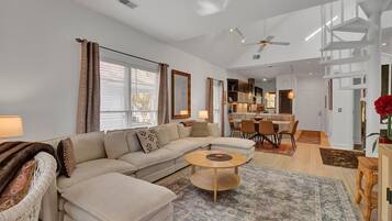 Condo, Berbilang Katil (Links Clubhouse 15) | Ruang tamu