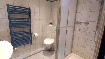 Dusche, Handtücher, Seife, Toilettenpapier