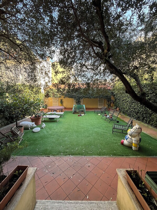 Terrace/patio - Artemare guesthouse right in front of the promenade and the beach (Viareggio)