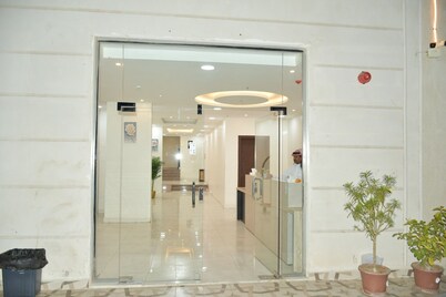 Al Taj Towers Hotel Apartments