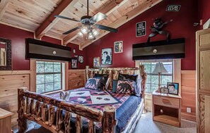 4 bedrooms, iron/ironing board, travel crib, free WiFi - WINTER SAVINGS! Amazing 4BR Cabin -HT, Fire Pit & Game Room-10 Mins from PF (Sevierville)