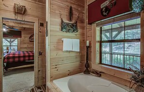 4 chambres, fer et planche à repasser, lit parapluie, Wi-Fi gratuit