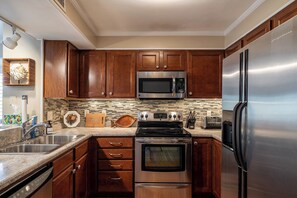 Fridge, microwave, oven, dishwasher - Island Beach Racquet Club 105H, Soundside Condo in Atlantic Beach, NC! (Atlantic Beach)