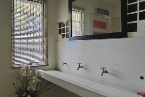 Bathroom - Natol Homestay - London Foochow Road (Kuching)