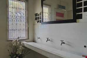 Unclassified image, 2 of 24, button - Natol Homestay - London Foochow Road (Kuching)