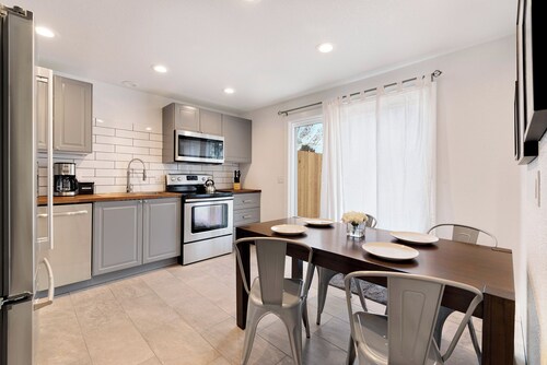 Rocky Mountain Gateway – Spacious Yard, Group Stay