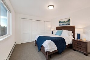 4 bedrooms, desk, iron/ironing board, travel crib