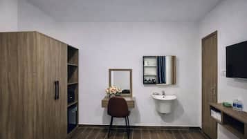 Familien-Vierbettzimmer | Badezimmer | Dusche, Haartrockner, Hausschuhe, Handtücher