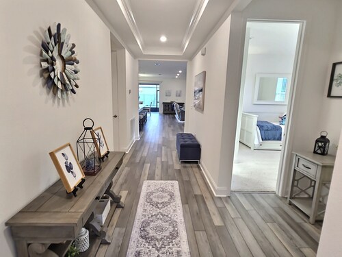 LARGE 2,675 sq ft Modern 4 Bedroom 3 bath deluxe home + 86" TV + Office + Garage