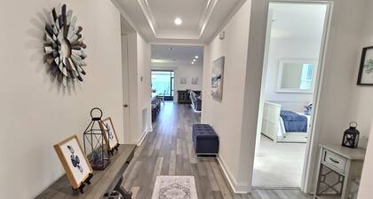 LARGE 2,675 sq ft Modern 4 Bedroom 3 bath deluxe home + 86" TV + Office + Garage