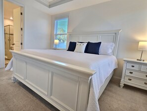4 bedrooms, desk, iron/ironing board, travel crib - LARGE 2,675 sq ft Modern 4 Bedroom 3 bath deluxe home + 86" TV + Office + Garage (Palm Coast)