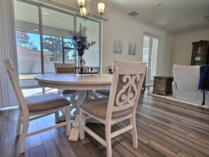 Dining - LARGE <new> Luxury Home in Palm Coast: 3 bathrooms + 86" TV + Office (Palm Coast)