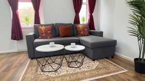 Living area - Apartment Sleeps 6 With Ensuite (Birmingham)