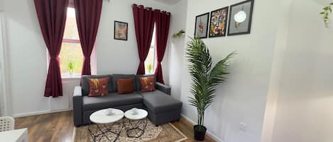 Apartemen | Area keluarga | TV