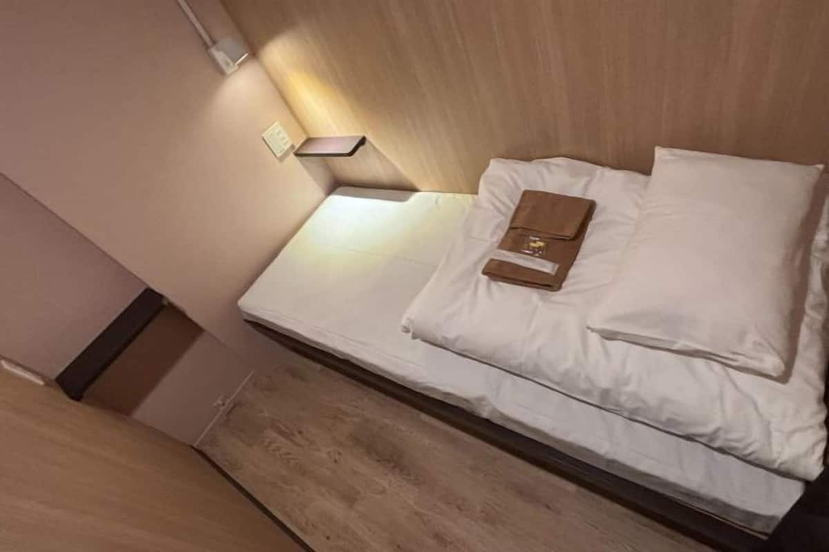 Caja de seguridad en la habitación, wifi gratis y ropa de cama
