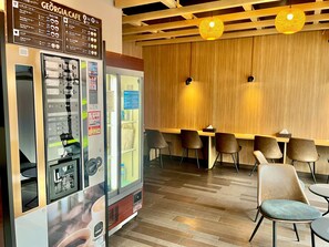 Kaffee und/oder Kaffeemaschine
