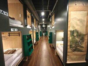 Basic Shared Dormitory | In-room safe, free WiFi, bed sheets - Yoroi Asakusa Hotel (Tokyo)