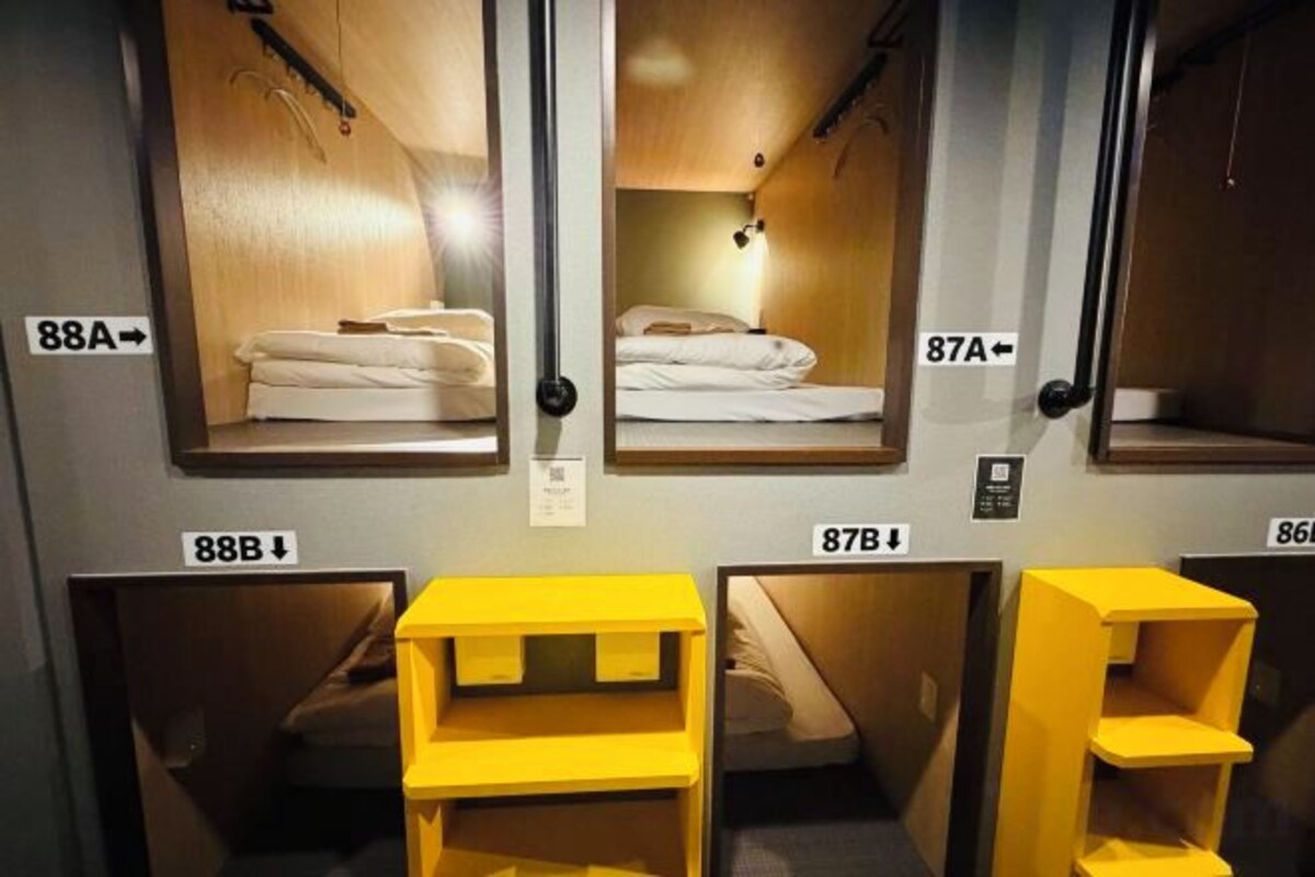 Caja de seguridad en la habitación, wifi gratis y ropa de cama