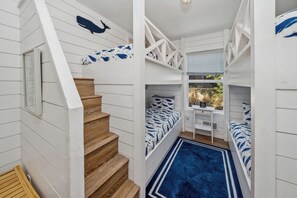 4 bedrooms, desk, iron/ironing board, free WiFi