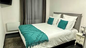 2 bedrooms, iron/ironing board, travel cot, WiFi