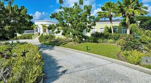 المنطقة المحيطة بالمنشأة