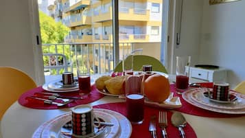 房內用餐