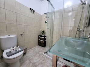 Shower, towels - Quarteira Central 2 by Homing (Loulé)