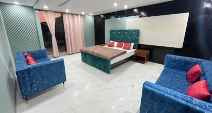 HOTEL HOLIDAY INN GUJRAT stay with provide 100 privacy and safety