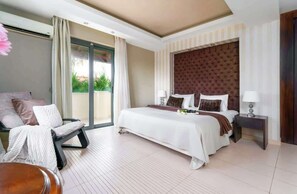 3 bedrooms, iron/ironing board, WiFi, bed sheets - Coco Palm Deluxe 3-Bedroom Suite by Astarte Villas (Zakynthos)