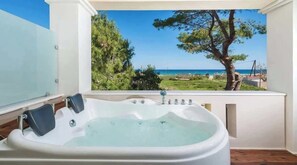 Outdoor spa tub - Coco Palm Deluxe 3-Bedroom Suite by Astarte Villas (Zakynthos)