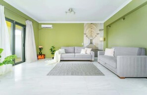 TV, fireplace - Coco Palm Deluxe 3-Bedroom Suite by Astarte Villas (Zakynthos)