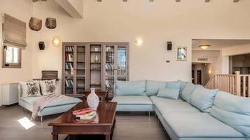 TV, fireplace, DVD player, offices