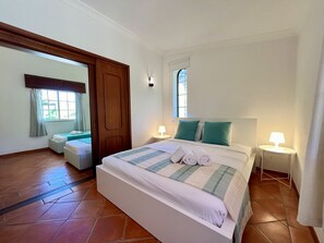 4 bedrooms, bed sheets - Alvor Traditional Villa by Homing (Portimão)