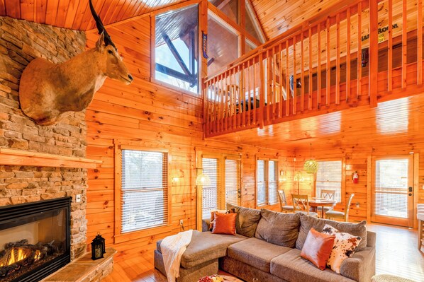 Una Smart TV, una chimenea