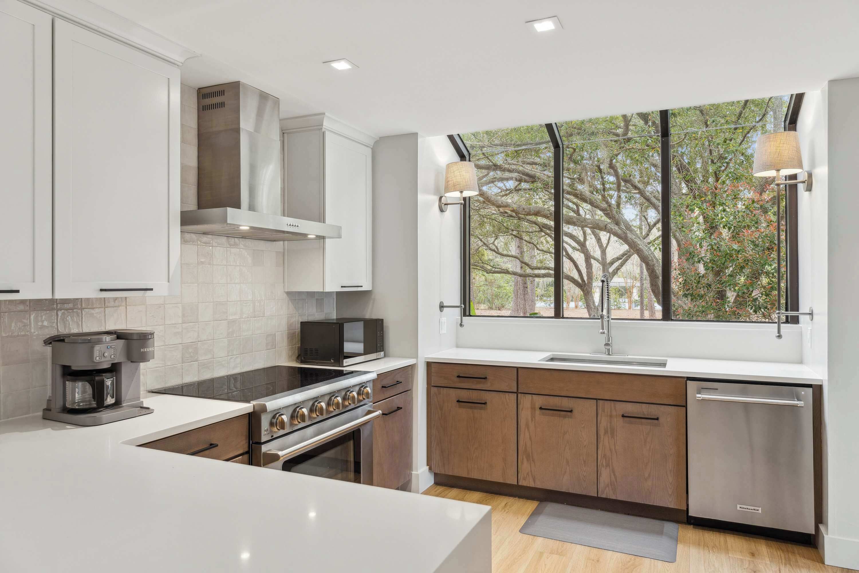 Refrigerador, microondas, horno y parrilla de estufa 