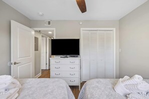 2 bedrooms, iron/ironing board, WiFi, bed sheets - Ocean Breeze – Island Retreat for 6 (Hilton Head Island)