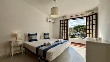 2 bedrooms, bed sheets