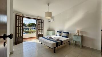2 bedrooms, bed sheets