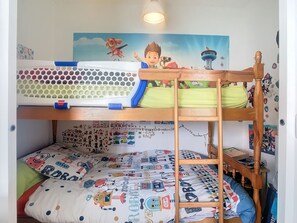3 slaapkamers, een strijkplank/strijkijzer, wifi