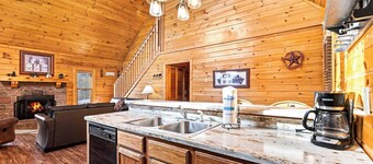 Spacious Cabin Stay for 9 w/Hot Tub, Close to Town