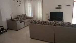 TV - 2-bedroom villa in delightful Ahangama with AC, WiFi (Ahangama)