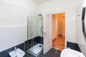 Bathroom - Residenza Serego - affaccio scavi Romani (Verona)