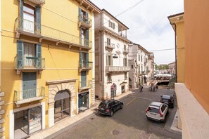 Exterior - Residenza Serego - affaccio scavi Romani (Verona)
