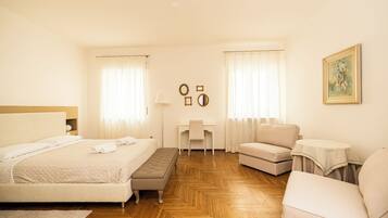 Appartamento familiare, vista sulla città, piano 1 | 3 camere, una cassaforte in camera, tende oscuranti, ferro/asse da stiro