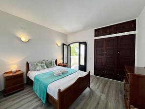 2 bedrooms, bed sheets - Carvoeiro Ocean Breeze by Homing (Lagoa)