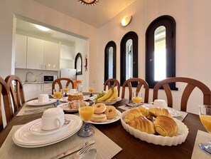 In-room dining - Carvoeiro Ocean Breeze by Homing (Lagoa)